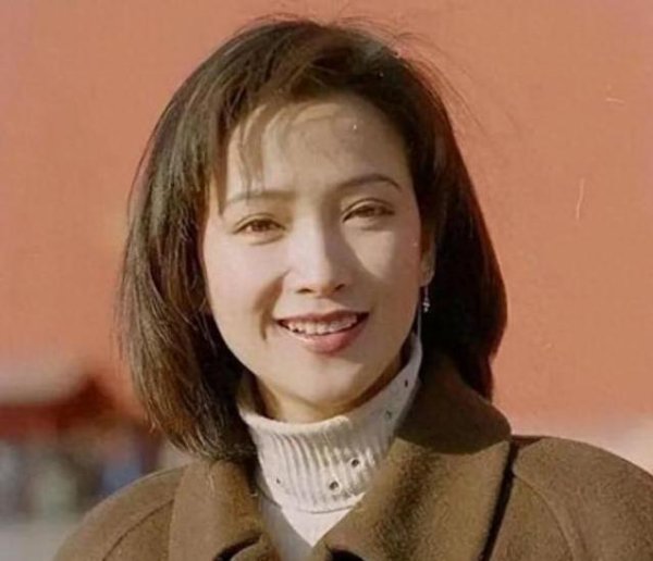 优先配 四大名著她演遍，感情两段皆坎坷，隐退后生活如何？