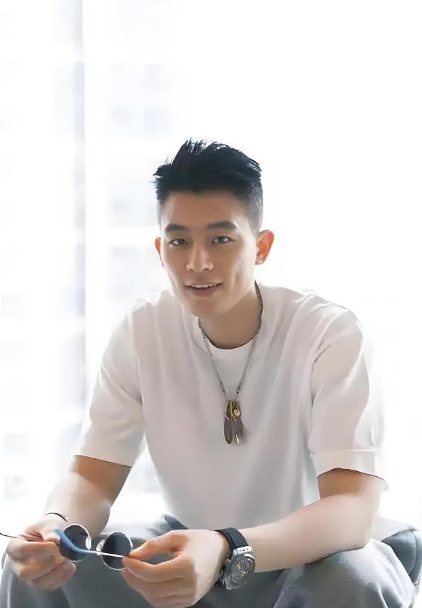 中兴证券 从快男到剧王，欧豪默默逆袭，凭啥站稳央视？